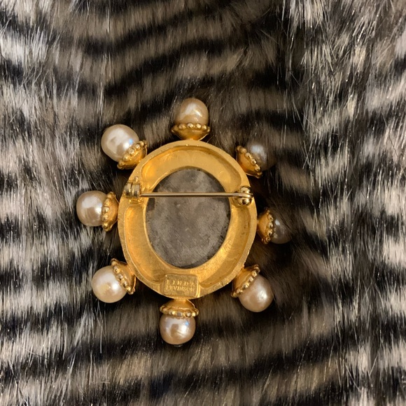 Vintage Linda Levinson Roman Coin Pearl Brooch - Picture 4 of 10